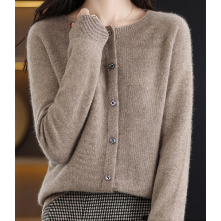 Dam cardigan med knappar och långa ärmar i enkel design