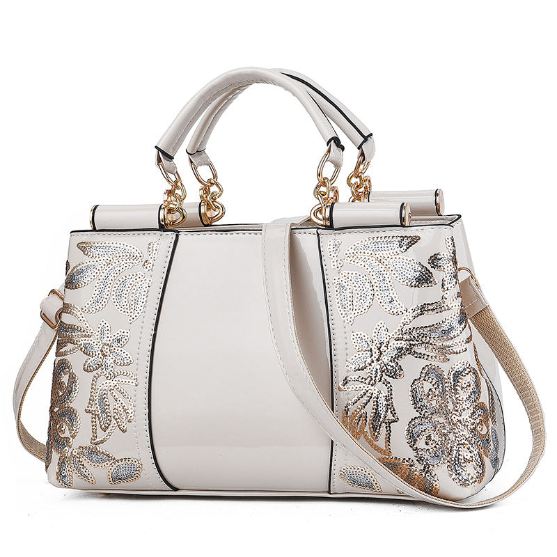 Lackväska med paljettbroderi