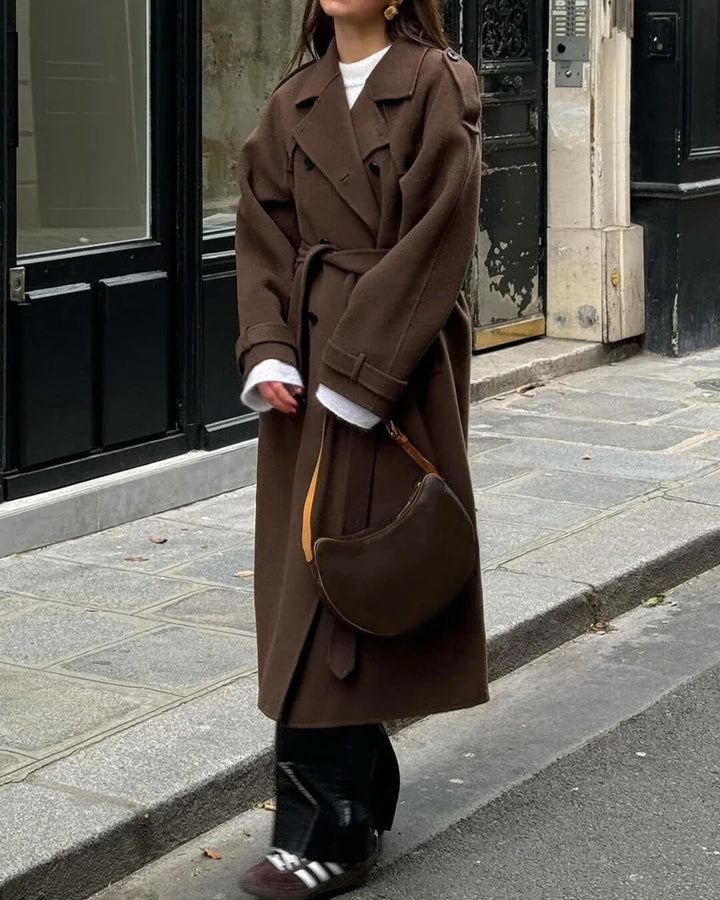 Dam lång vinter trenchcoat tillverkad av ull