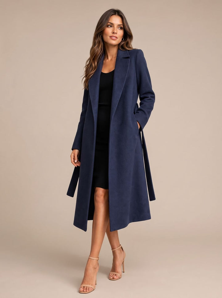 Dam elegant lång modell ullkappa med knytband bälte och slagkrage