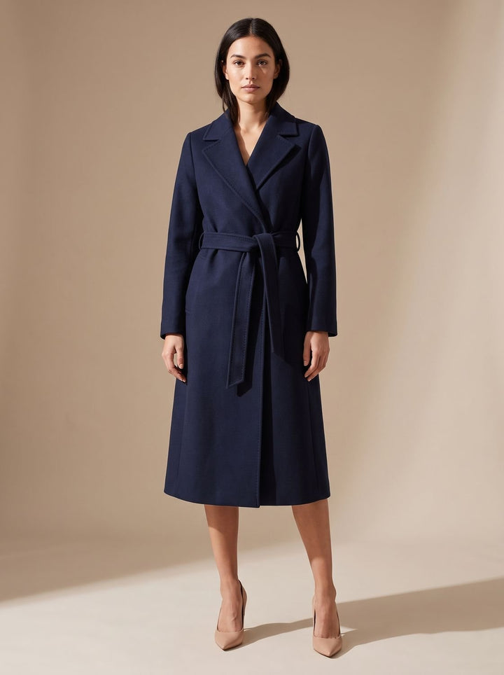 Dam elegant lång modell ullkappa med knytband bälte och slagkrage