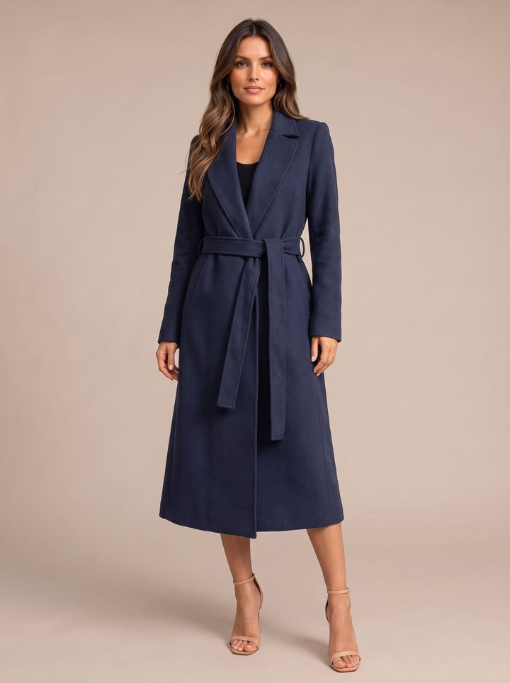 Dam elegant lång modell ullkappa med knytband bälte och slagkrage