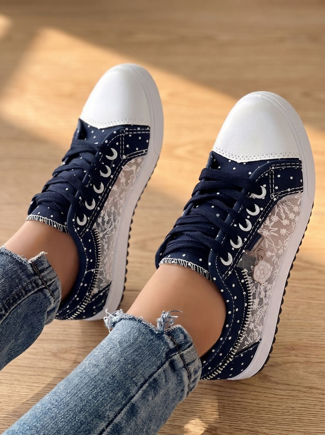 Dam ortopedisk sneakers med spets kant och blommig detalj med snörning sko