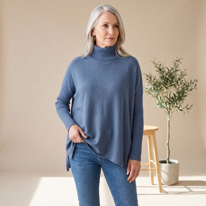 Dam oversized polotröja i kashmirstickning med långa ärmar