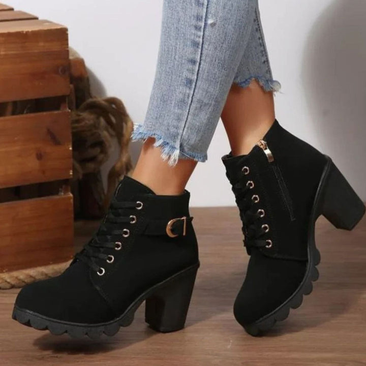 Dam med snörning ankelboots med blockklack och profil sula