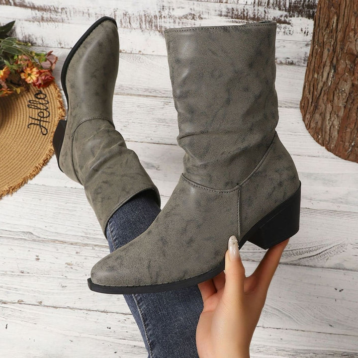 Dam slouch ankelboots med blockklack tillverkad av syntetiskt läder