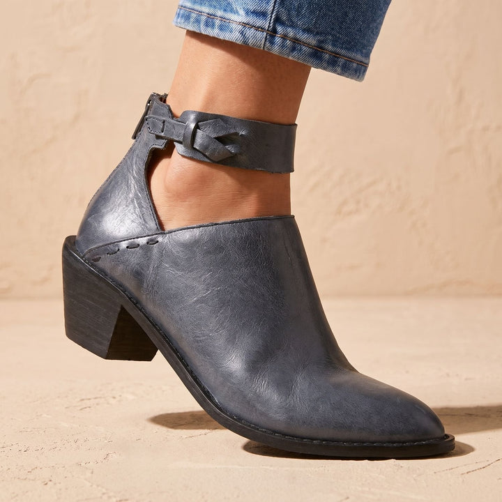 Dam ankelboots med rosett axelband och blockklack