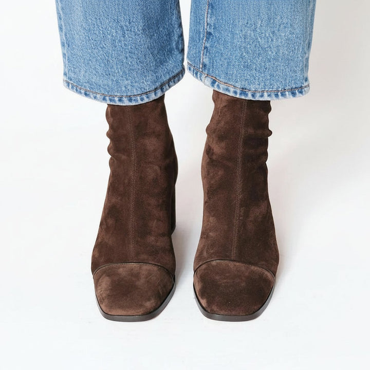 Dam mocka ankelboots med blockklack och fyrkantig tå