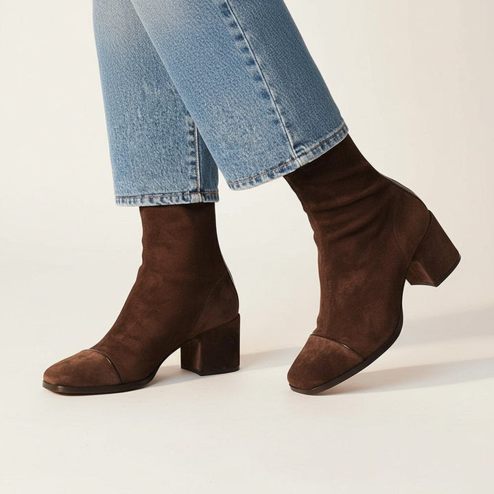 Dam mocka ankelboots med blockklack och fyrkantig tå