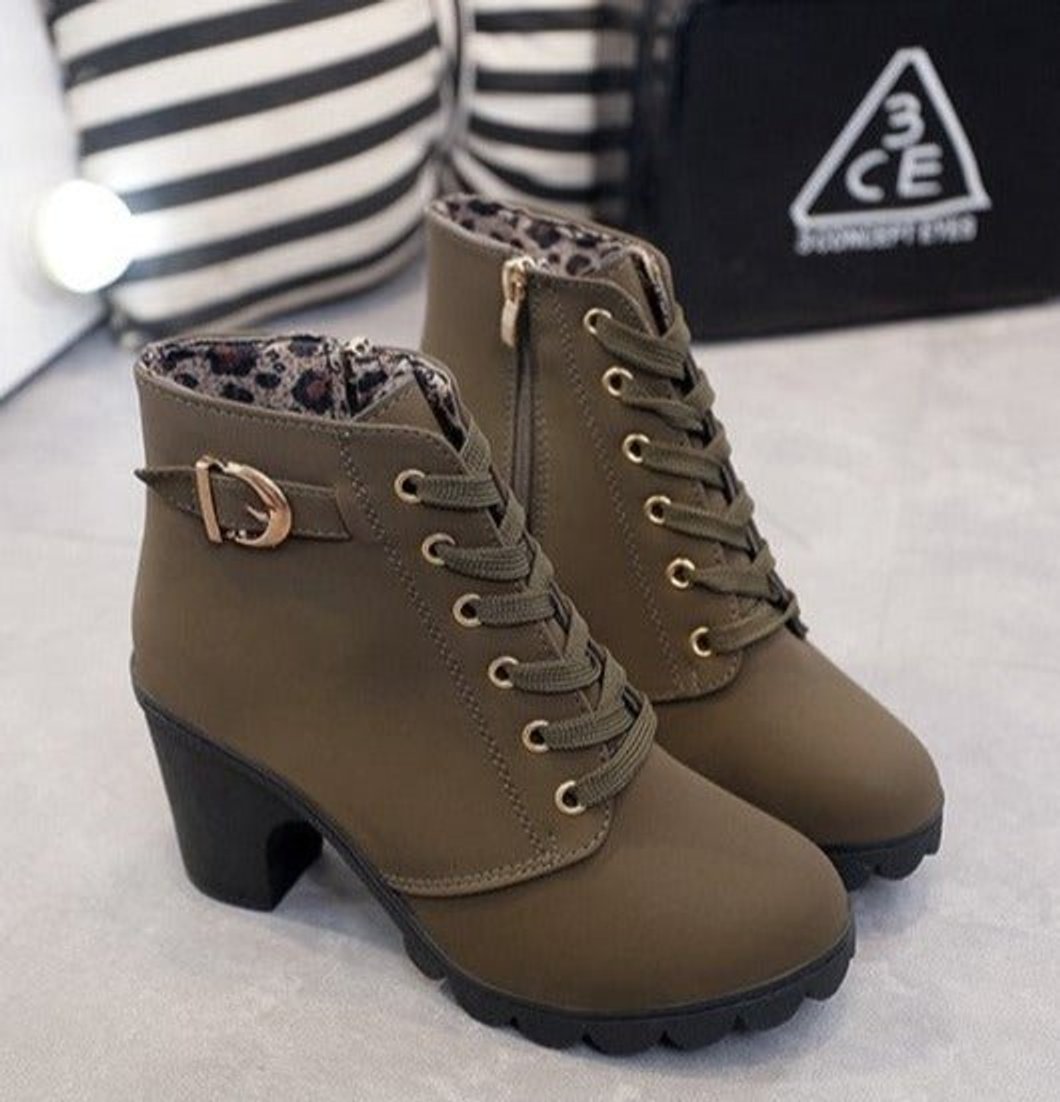 Dam ankelboots med snörning blockklack mocka stil